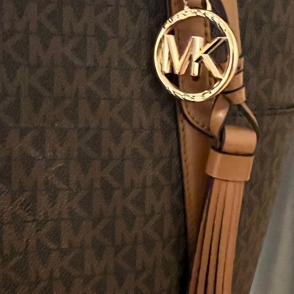 Michael Kors Signature Sullivan Large Top Zip Tote - Picture 10 of 14